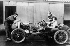 207. Type 13, Chassis # 1318, Reg. CT 5219 "Cordon Rouge", Raymond Mays, Amherst Villiers (centre) and Harold Ayliffe at front of car.